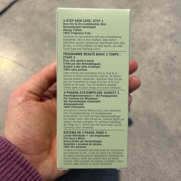 Clinique Dramatically‎ Different Moisturizing Lotion with Pump - Picture 2 of 4